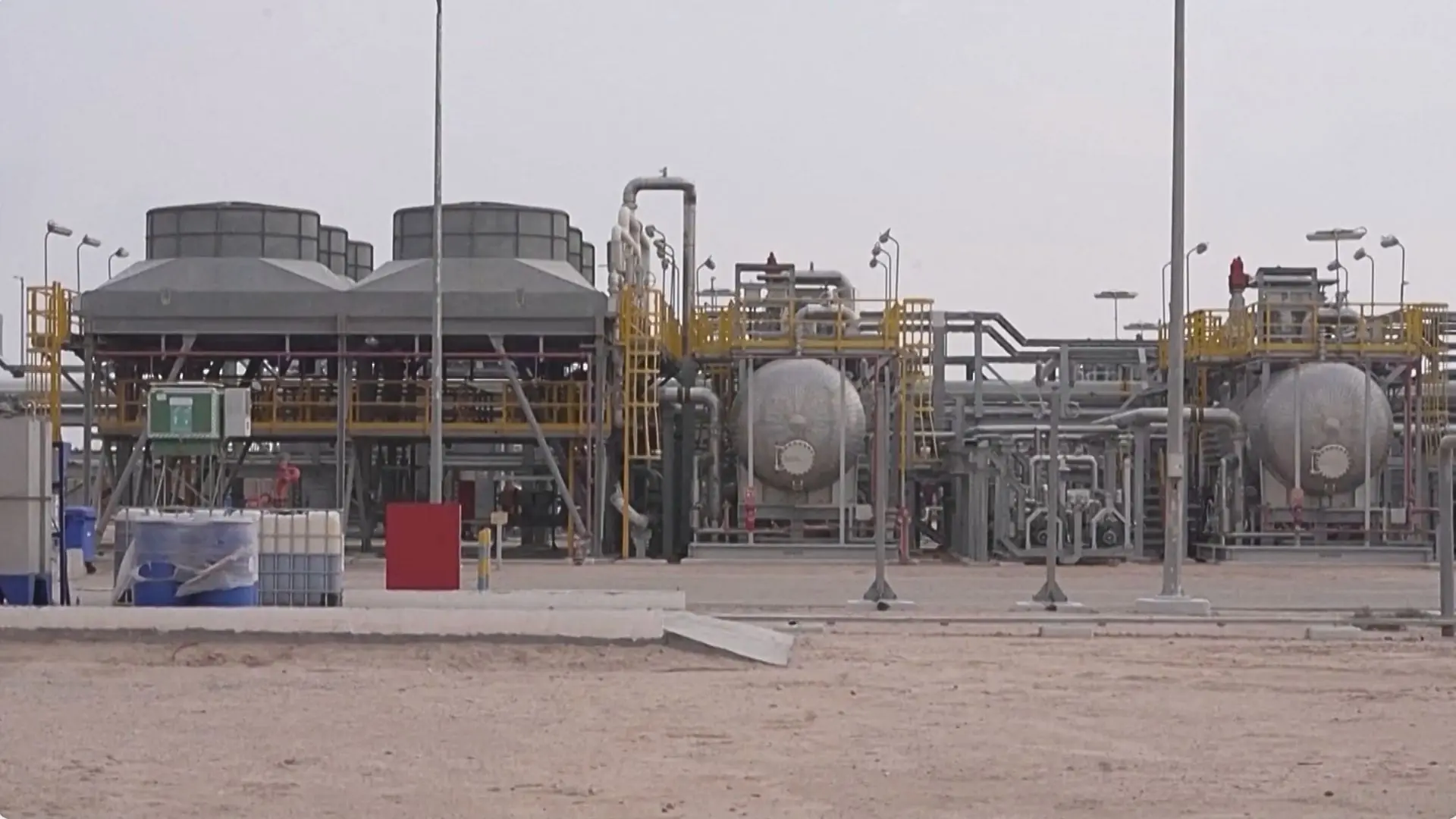 OPEC+ giữ nguyên mức sản lượng dầu đến hết tháng 12/2026